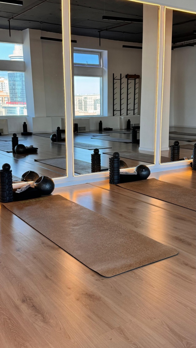 Групповое занятие в студии Soft Fitness